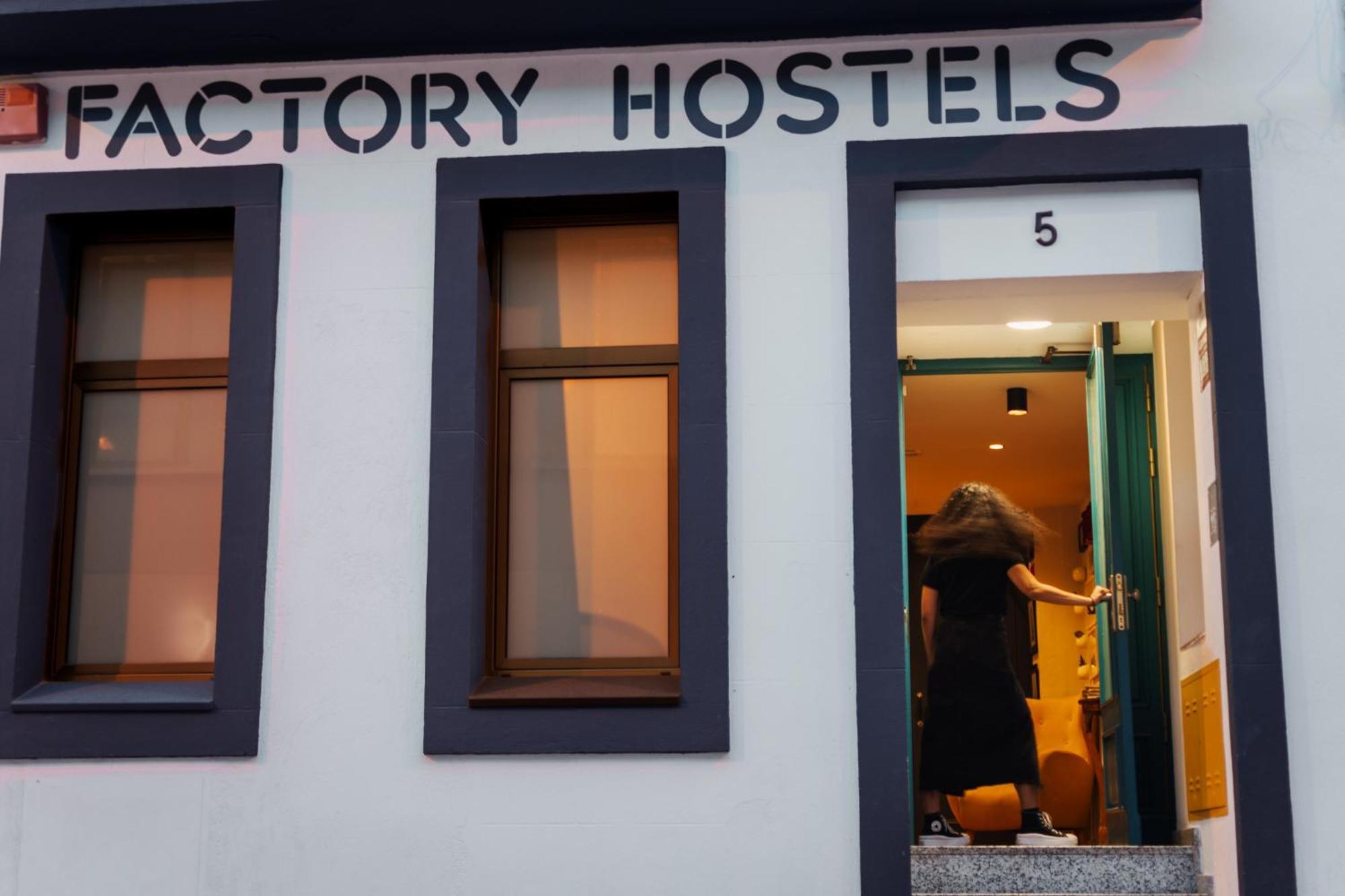 Factory Hostels Barcelona Exterior photo